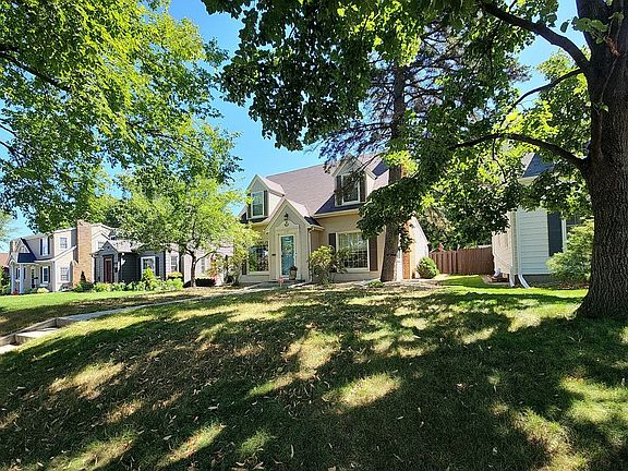 3rd image of 3781 Kipling Ave S