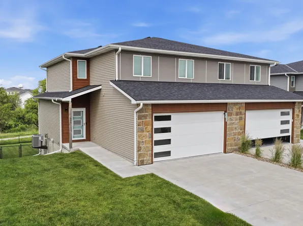 959 Titan Dr, Hickman, NE 68372
