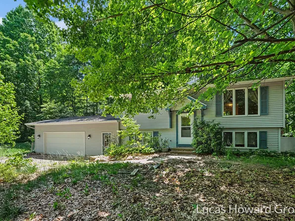 8750 Narnia Trl NE, Rockford, MI 49341