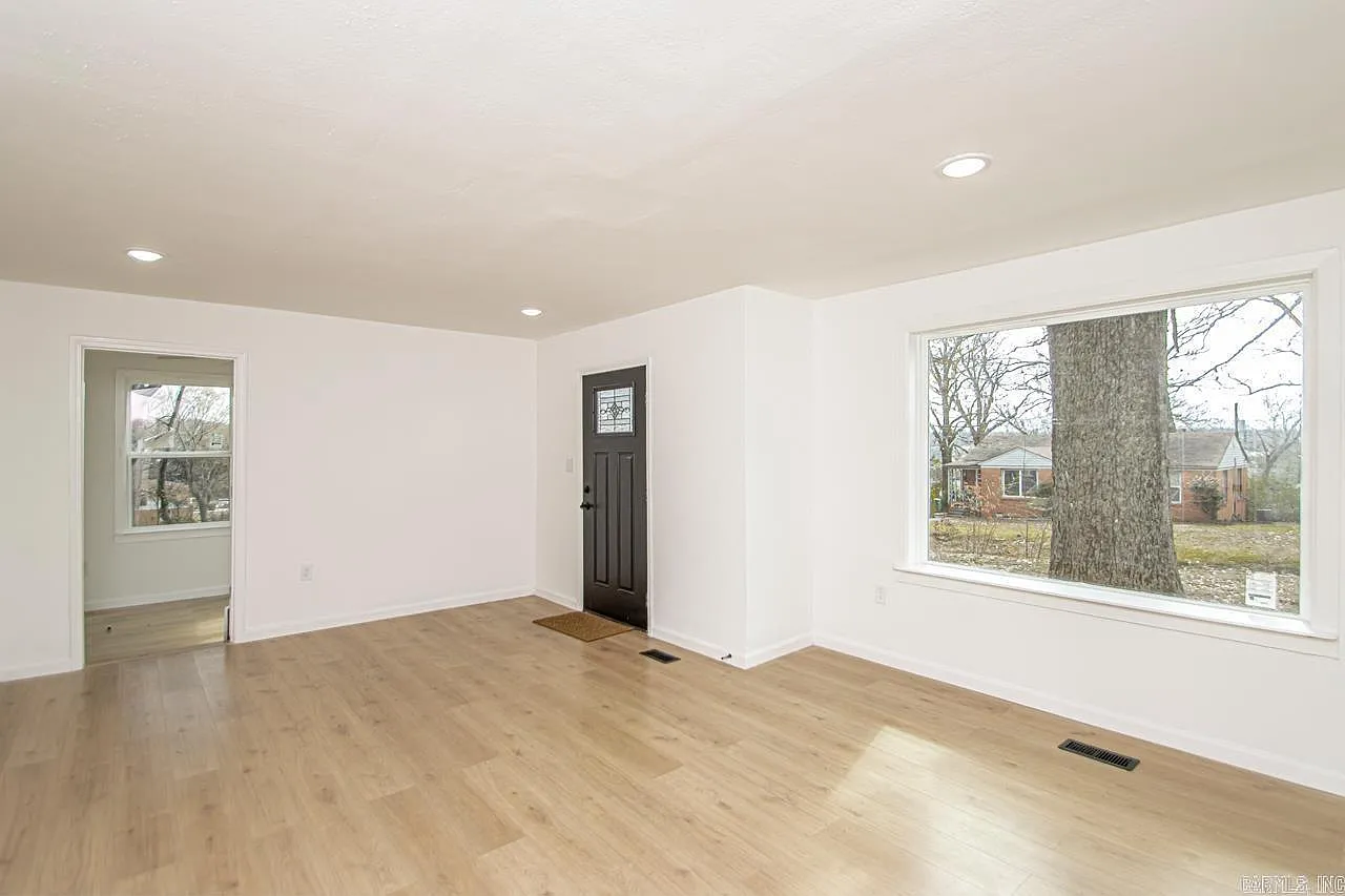 2 bed, 1.0 bath, 1217 sqft, $1,150 — Photo 4