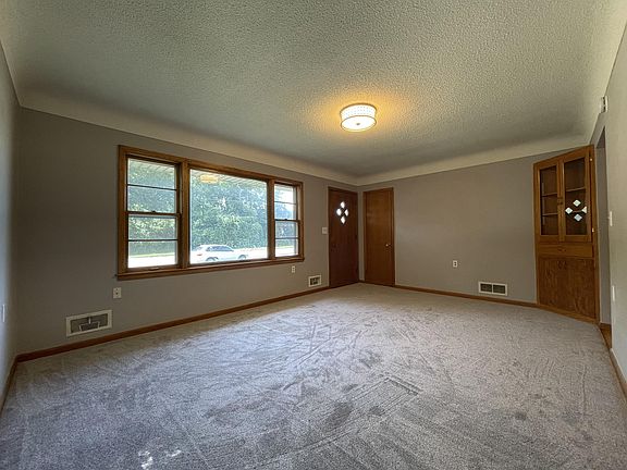 3rd image of 2750 White Bear Ave N