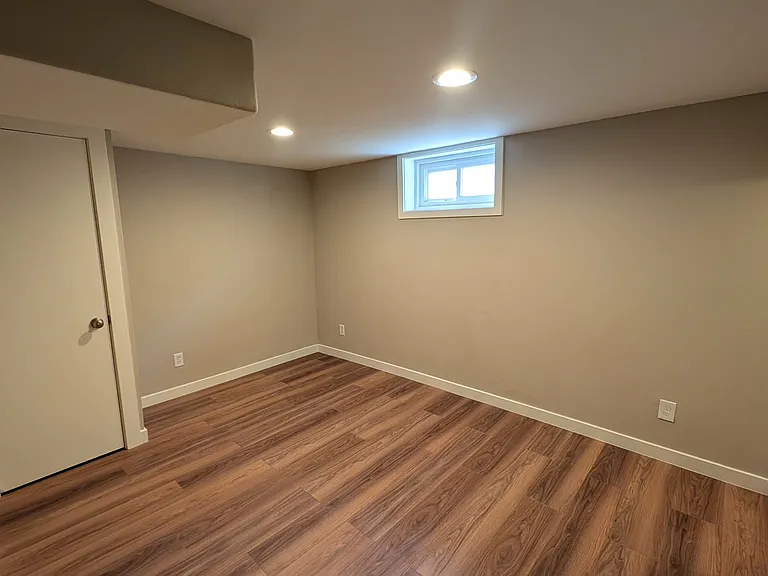 2907 W Princeton Ave — Photo 21