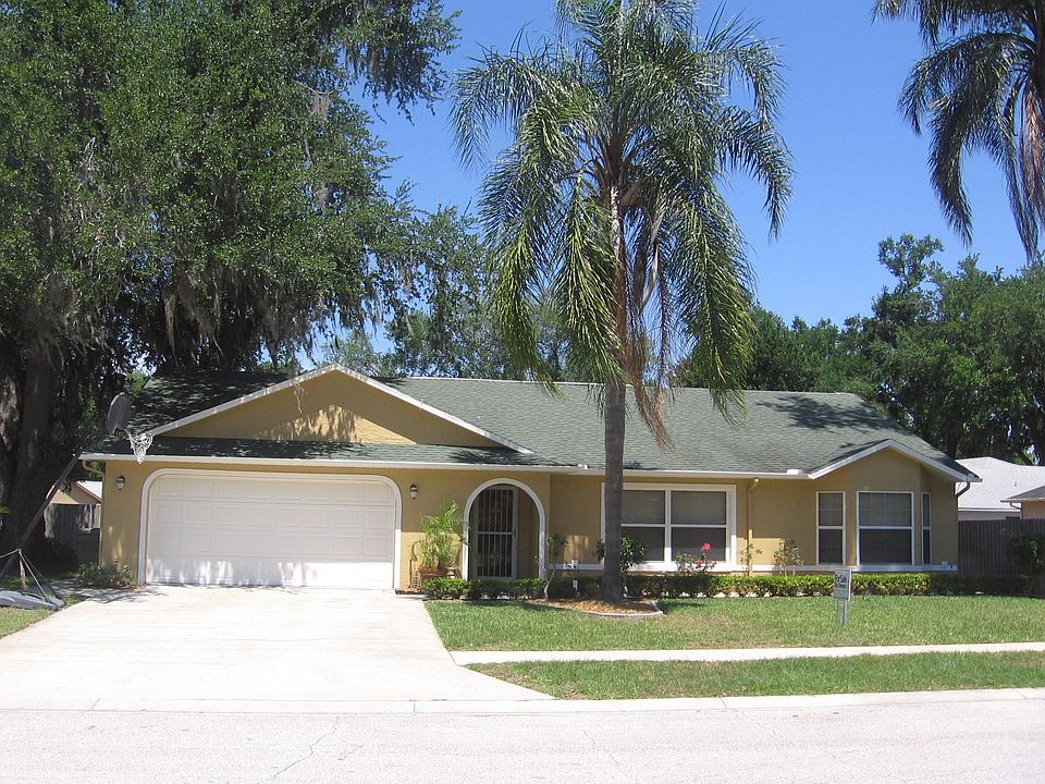 well-kept yard, fresh paint