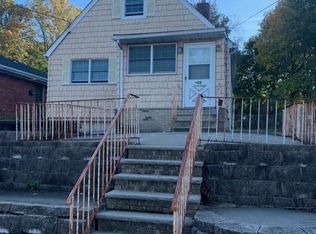 422 Little Clove Rd, Staten Island, NY 10301