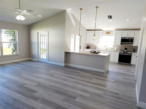 4th image of 14907 Greeley Dr