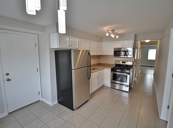 5th image of 10012 Holly Ln