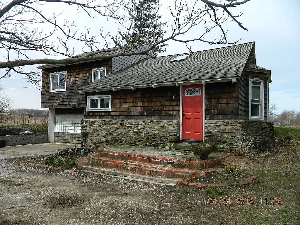 1238 Orchard Beach Rd photo 1