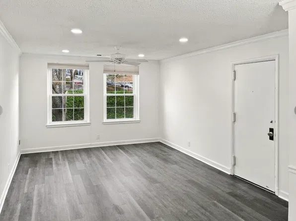 4821 28th St S APT B2, Arlington, VA 22206