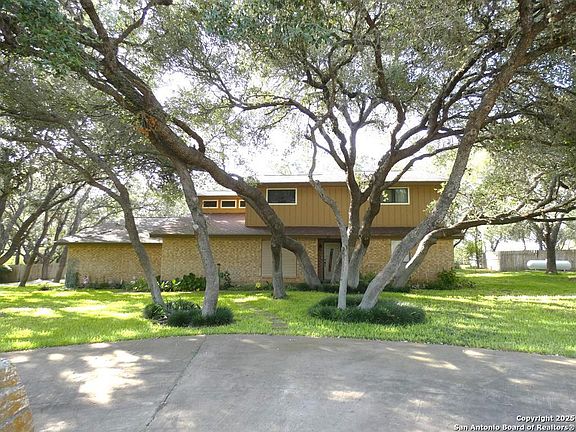 2nd image of 10 Windridge Drive