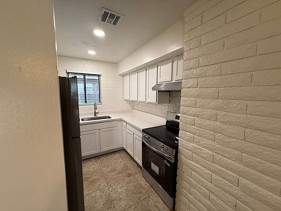 4th image of 3325 E Pinchot Ave #16