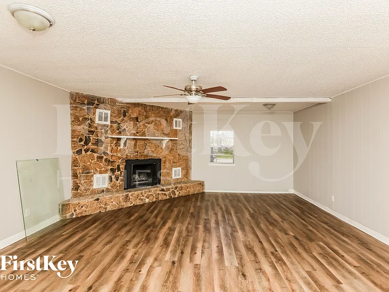 244 E Malone Ave — Photo 2