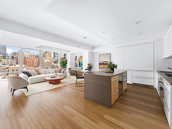 3rd image of 241 W 19th St Unit Penthouse 2