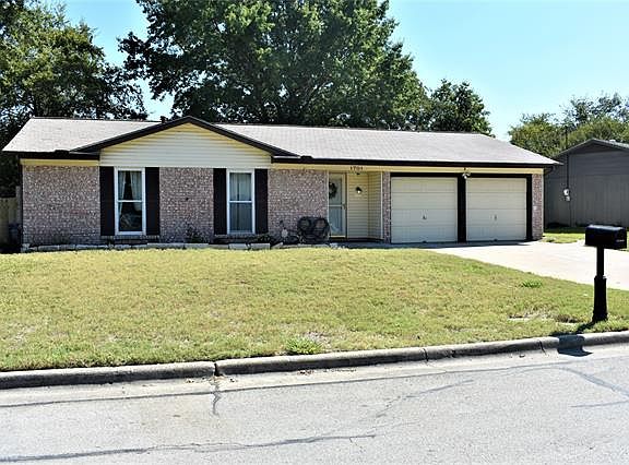 2nd image of 1701 Lachelle Ln