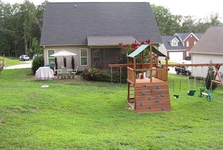 2nd image of 425 Olivia Ln