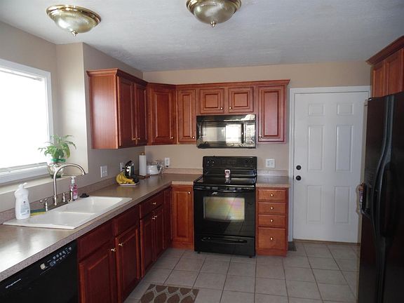 3rd image of 105 Leann Ln