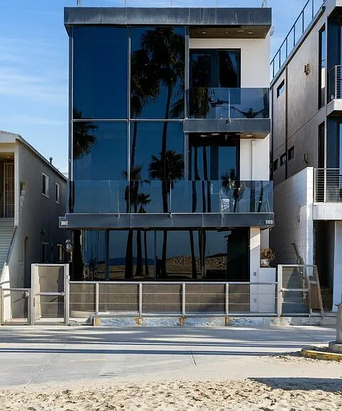 3007 Ocean Front Walk — Photo 2