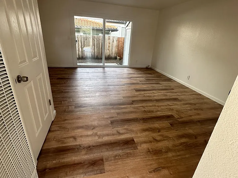 1821 Hill Ave #2 — Photo 2