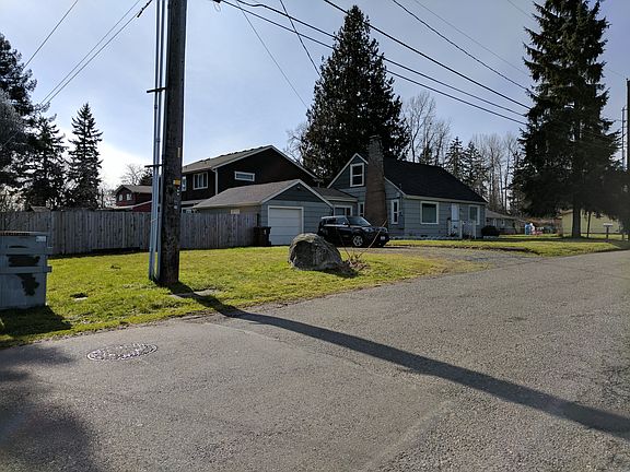 5th image of 702 E 91st St