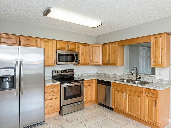 2nd image of 402 Maggie Cir