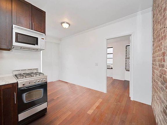 5th image of 500 E 11th St APT 14