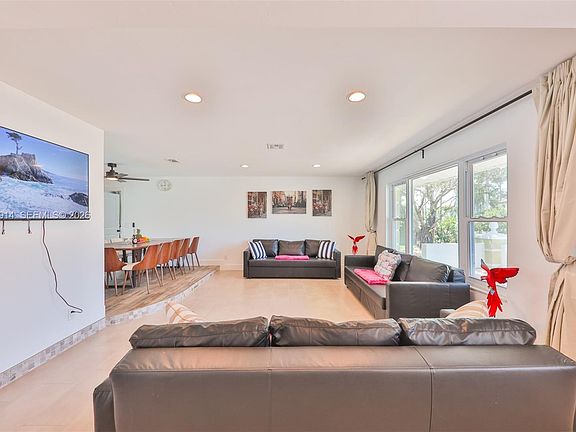 3rd image of 209 Bayshore Dr
