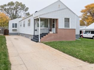 706 E 6th St, Mccook, NE 69001