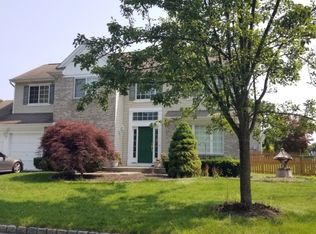 15 Edgewater Ave, Oak Ridge, NJ 07438
