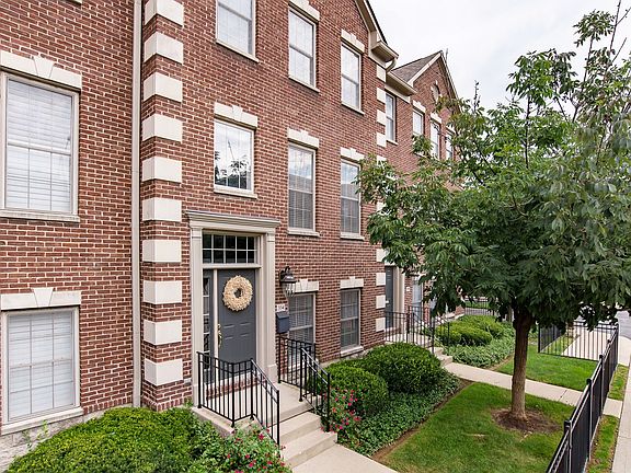 2nd image of 334 E Ohio St