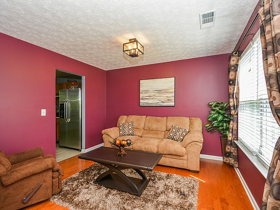 3rd image of 18 Bridgestone Ln