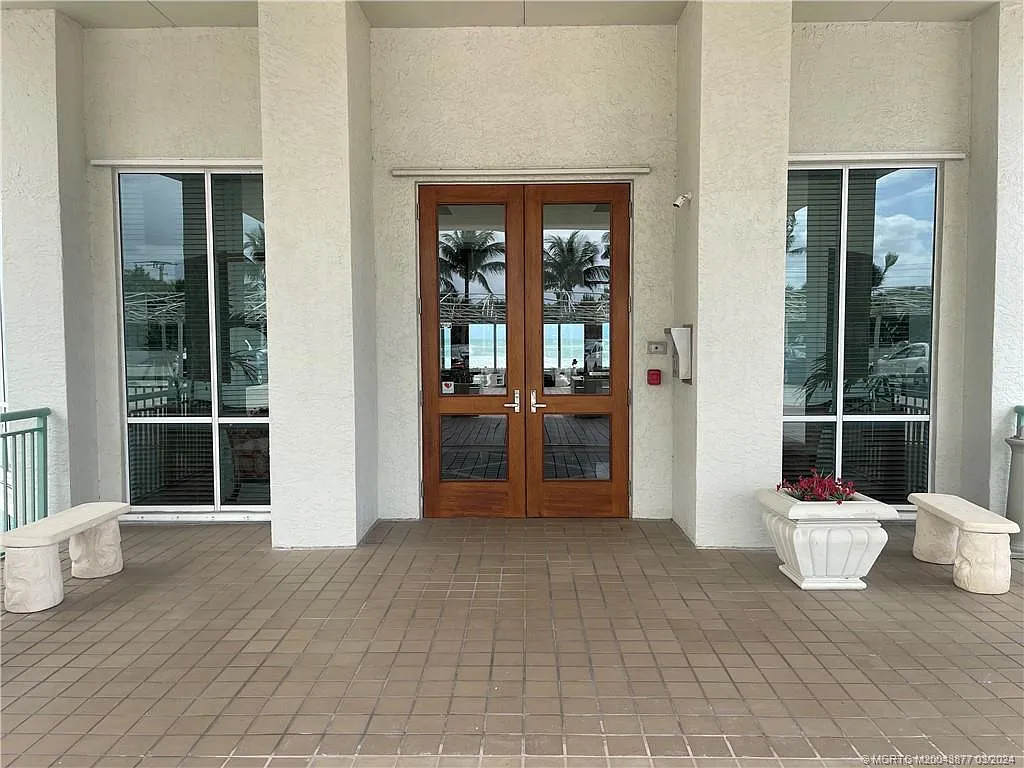 3 bed, 3.0 bath, 2263 sqft, $4,500 — Photo 2