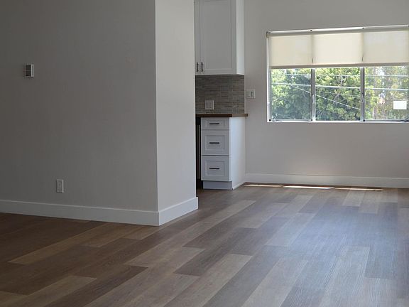5th image of 234 San Vicente Blvd #21
