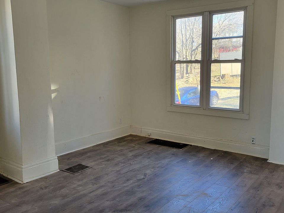 1st image of 327 Pitcairn Ave