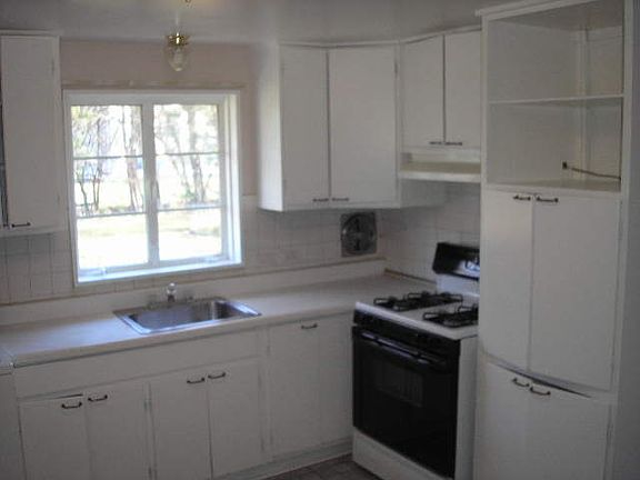 5th image of 303 Wellesley Ln