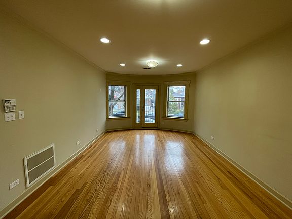 3rd image of 6456 N Fairfield Ave APT 1