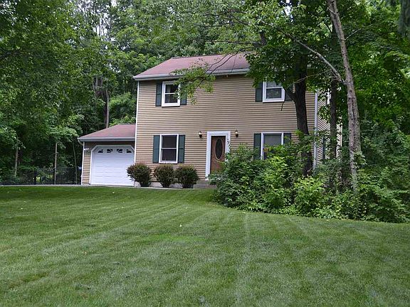 2nd image of 4 Huntwood Dr