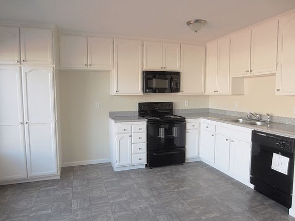 2nd image of 2214 Newcastle Ct