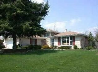 2 Elizabeth Ln, Downers Grove, IL 60516
