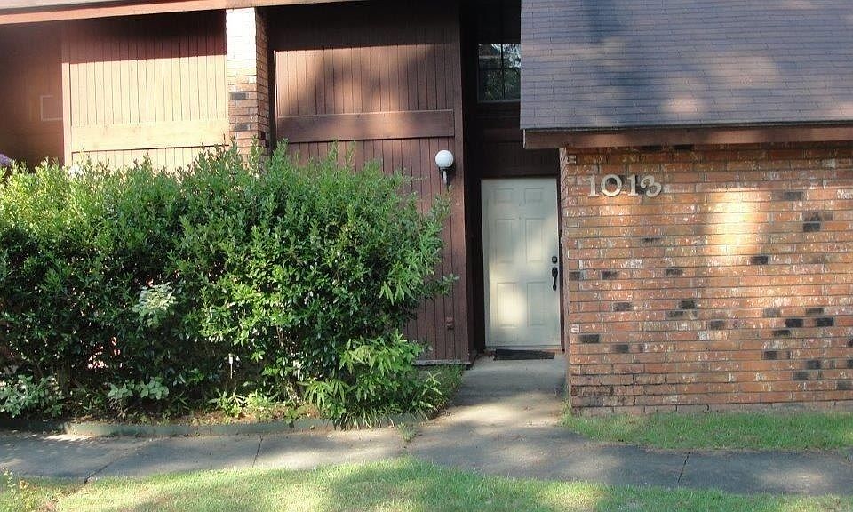 1st image of 1013 Retreat St W