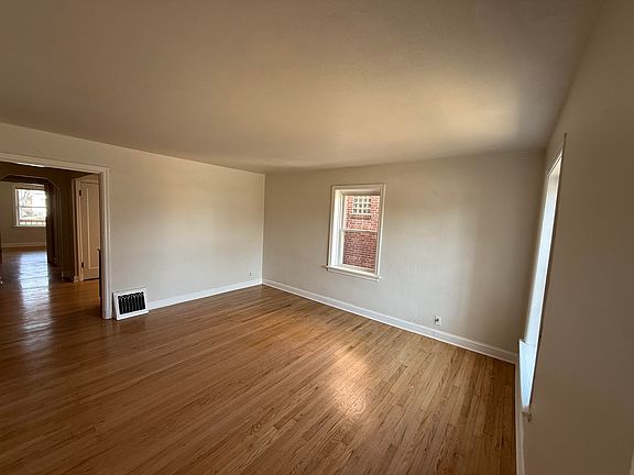 3rd image of 3335 Watson Rd Floor 1