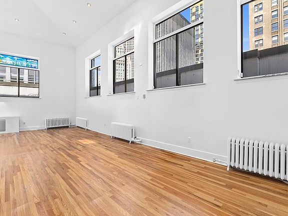 5th image of 26 Beaver St APT 19