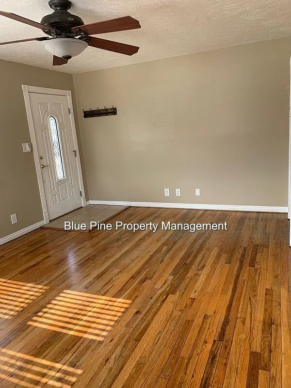 4 bed, 1.0 bath, 1440 sqft, $1,700 — Photo 4