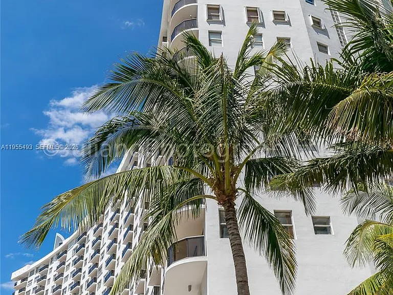 6039 Collins Ave #1206 — Photo 35