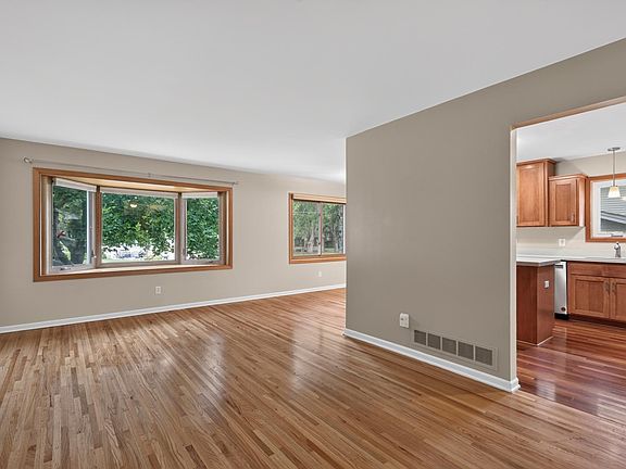 4th image of 5570 Schutta Rd