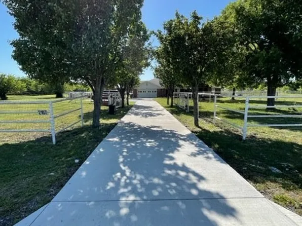 2107 Countryside Dr, Denton, TX 76208