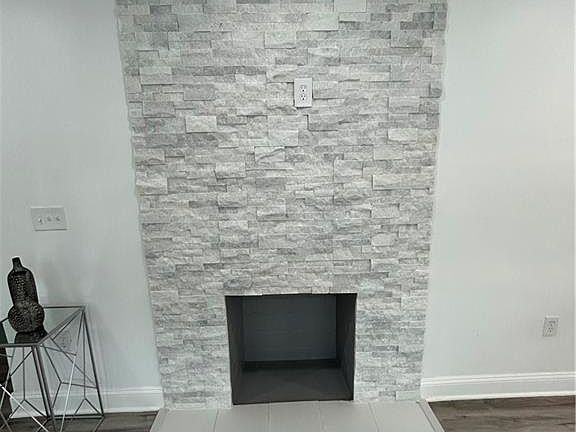 4th image of 876 Pinehurst Ter SW
