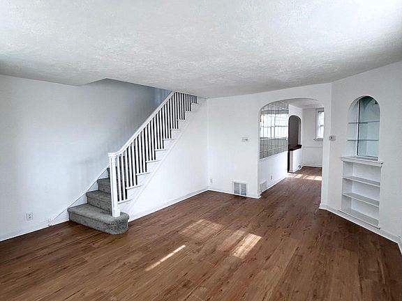 4th image of 3031 Devereaux Ave