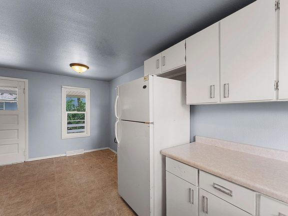 4th image of 1023 N Chestnut Ave