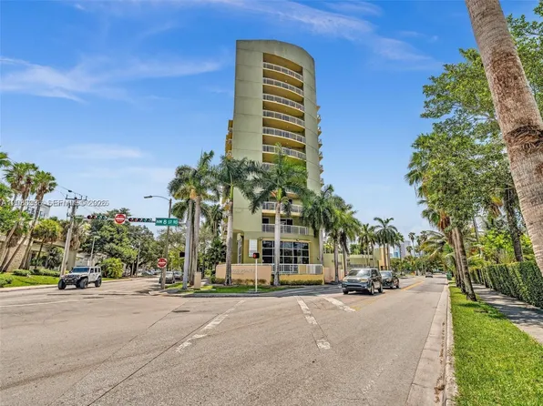 816 NW 11th St APT 902, Miami, FL 33136