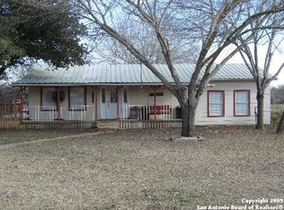 155 County Road 779, Devine, TX 78016