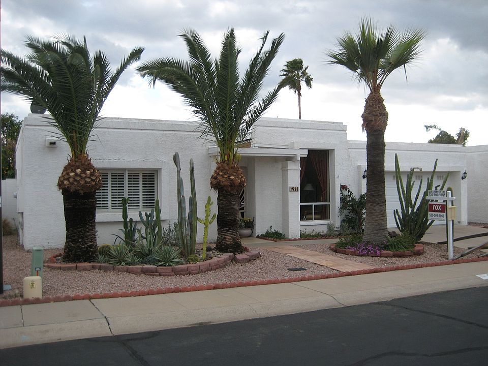 1st image of 921 E Michelle Dr
